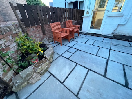 Terrace/patio. 2bed - Garden-pets-freeparking-m1connections