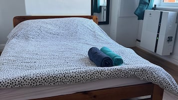 House | 2 bedrooms, iron/ironing board, free WiFi, bed sheets