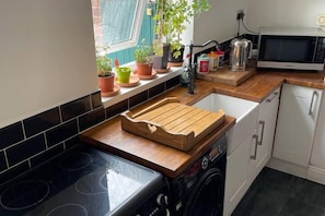 Ferienhaus | Eigene Küche | Kühlschrank, Mikrowelle, Ofen, Herdplatte