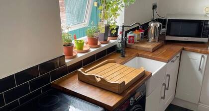 2-bed House in Chesterfield Free Parking Garden