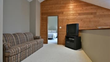 Condo, 3 Bedrooms | Living area