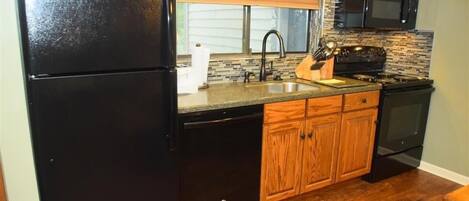 Apartment, 3 Schlafzimmer | Eigene Küche | Kühlschrank, Ofen, Wasserkocher mit Kaffee-/Teezubehör, Toaster