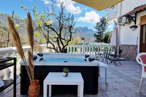 Villa | Bain à remous extérieur