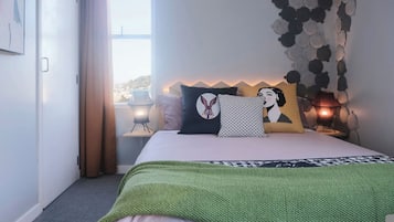 1 Schlafzimmer, Schreibtisch, Bügeleisen/Bügelbrett, Reisekinderbett