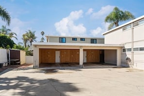 Exterior - Sunny Nearly Beachfront Upper Loft 38 (Ventura)