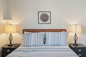 1 bedroom, iron/ironing board, free WiFi, bed sheets - Beach Apartment 32: Coastal Escape 1/2 block 2 Beach + AC (Ventura)