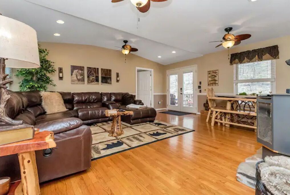 Creekside Cabin near Blue Ridge Parkway