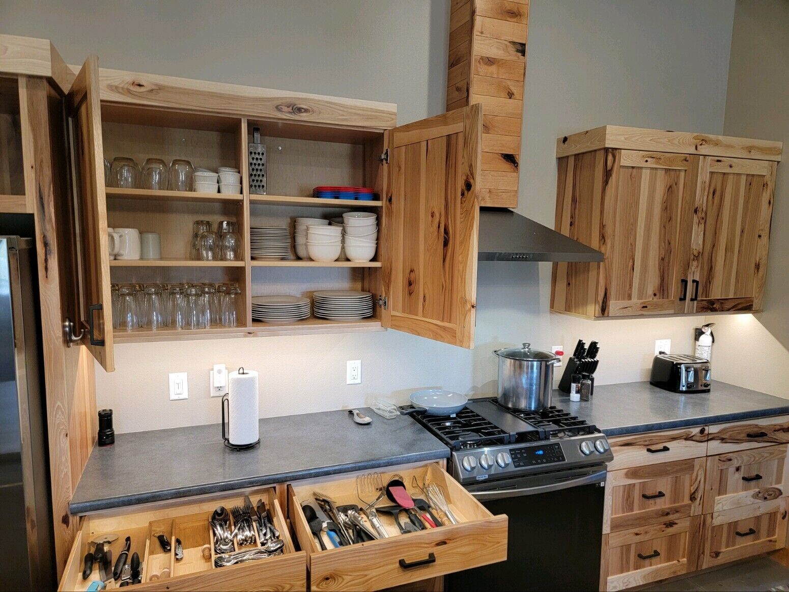 Peaceful Farmhouse with hot tub