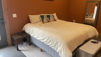 4 bedrooms, desk, iron/ironing board, travel crib