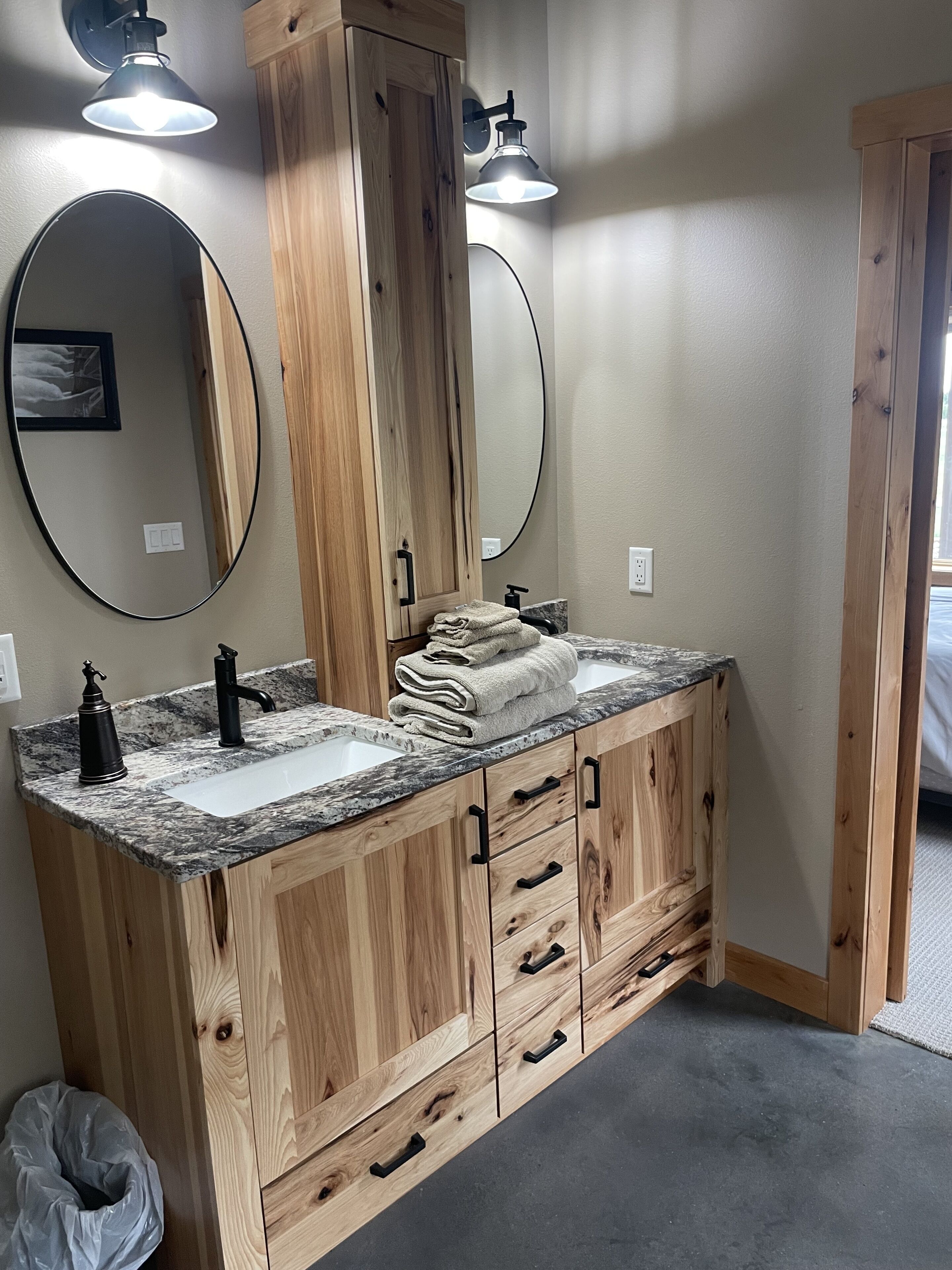 Peaceful Farmhouse with hot tub