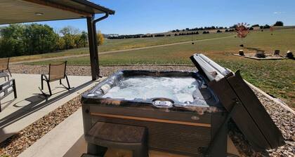 Peaceful Farmhouse with hot tub