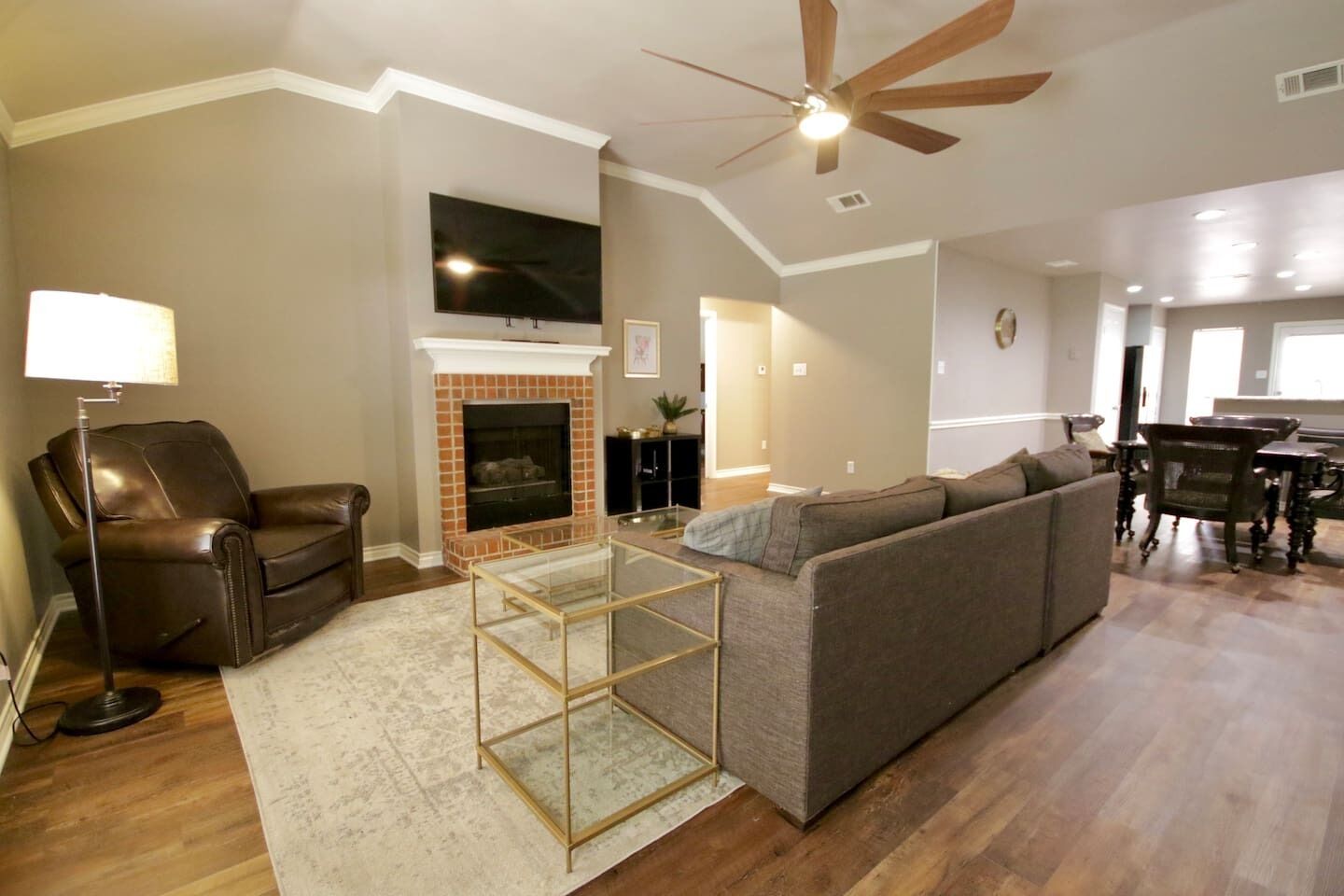 3br duplex centrally located!