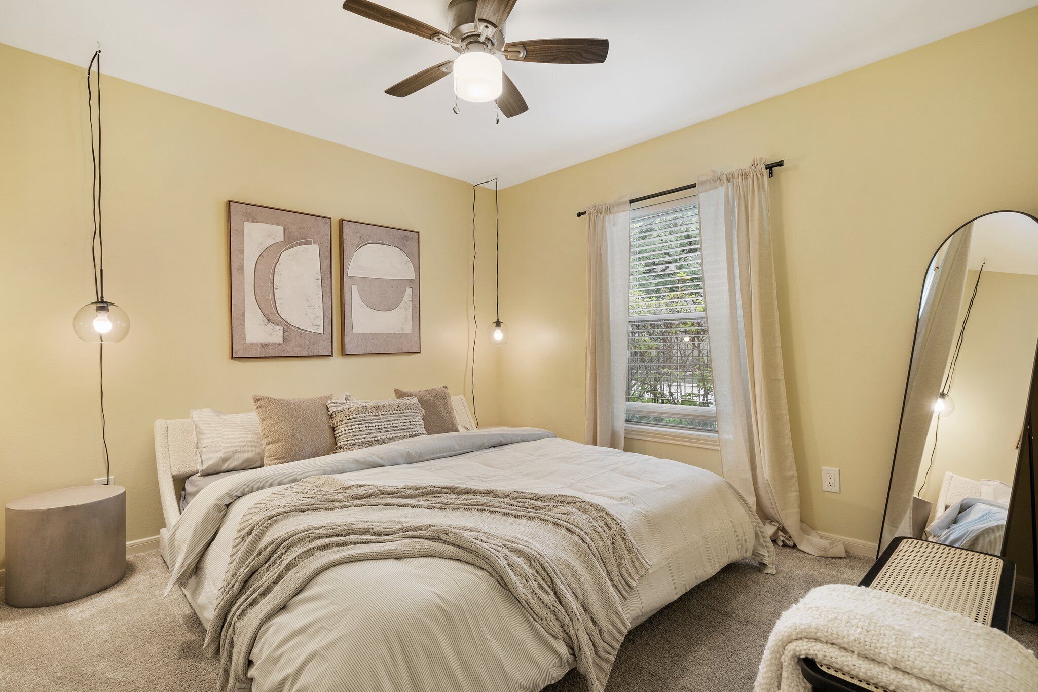 Luxury Townhome Next to Downtown