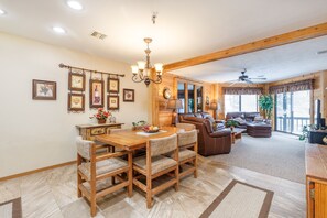 Condo, 3 phòng ngủ | Khu ăn uống
