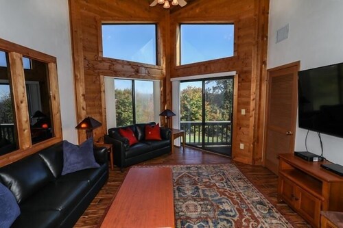 Seven Springs 3 BR Loft Condo, Walk to Slopes! by RedAwning