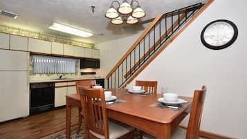 Condo, 3 Bedrooms | Dining