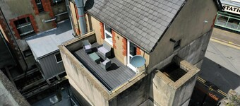 Charming 1-bed & Balcony Flat in Merthyr Tydfil