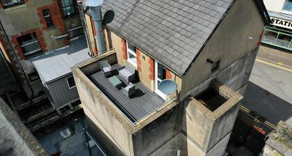 Charming 1-bed & Balcony Flat in Merthyr Tydfil