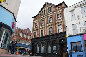 Apartment | Exterior - Charming 1-bed & Balcony Flat in Merthyr Tydfil (Merthyr Tydfil)