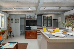 In-room dining - Villa Jelić (Nin)
