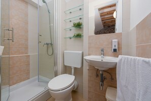 Shower, towels - Villa Jelić (Nin)