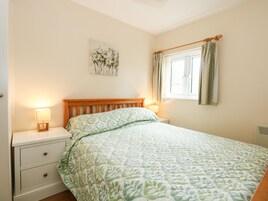 2 bedrooms, individually decorated, individually furnished, free WiFi