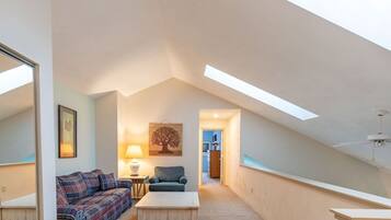 Condo, 3 Bedrooms | Interior