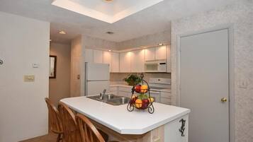 Apartment, 3 Schlafzimmer | Eigene Küche | Kühlschrank, Ofen, Wasserkocher mit Kaffee-/Teezubehör, Toaster