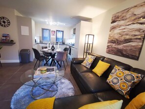 Appartement, plusieurs lits | Coin séjour