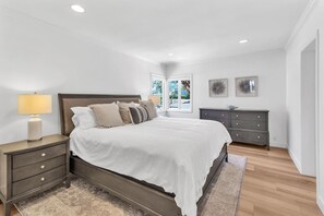 3 bedrooms, desk, iron/ironing board, WiFi