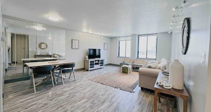 Stylish Downtown Business| Hospital | WD | GYM