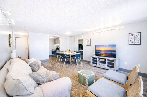 Hartford Home w/ Skyline Views near Bushnell Park!