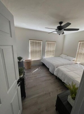 2 habitaciones, tabla de planchar con plancha y wifi gratis 