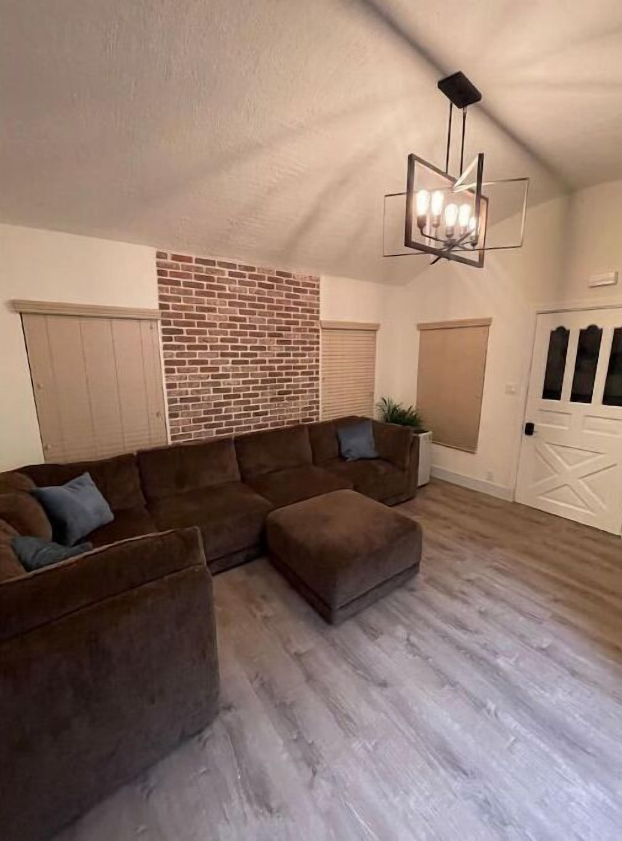 Fully Renovated 2 Bedroom Gem