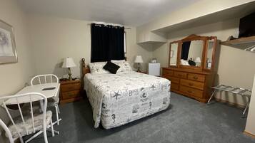 Classic Double or Twin Room | Individually decorated, individually furnished, desk, laptop workspace