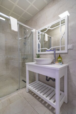 Standard Double Room | Bathroom
