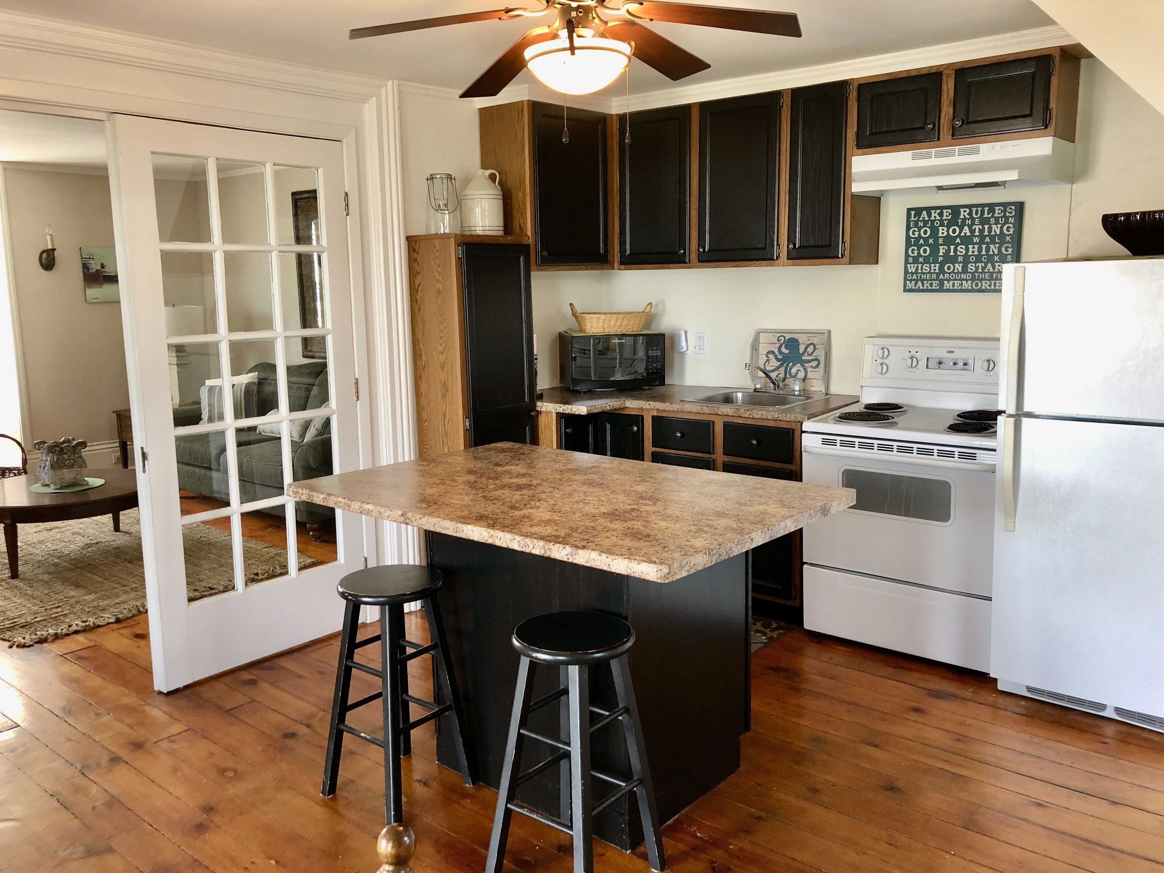 Canal front guest cottage - watch the ships of the world go by!