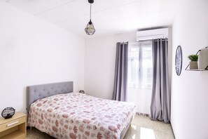 1 bedroom, iron/ironing board, WiFi, bed sheets - Bright apartment for a pleasant stay in Hyères (Hyères)