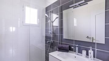 Hårtørrer, håndklæder