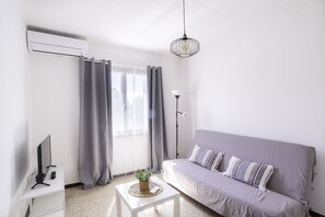 TV - Bright apartment for a pleasant stay in Hyères (Hyères)
