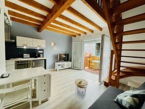TV - Bright apt with nice balcony - near beach (La Rochelle)
