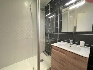 Hair dryer - Bright apt with nice balcony - near beach (La Rochelle)