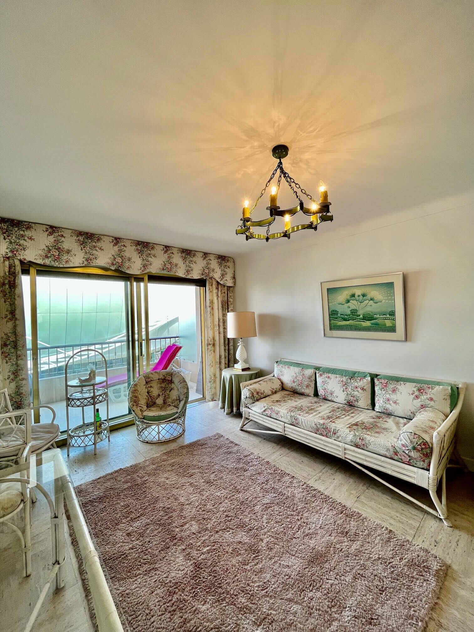 Bright 3 rooms - full center - sea view