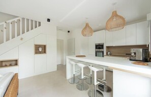 Fridge, microwave, oven, stovetop - Villa Du Plantier à Andernos Les Bains (Andernos-les-Bains)