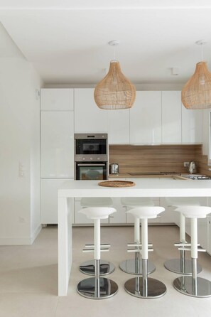 Fridge, microwave, oven, stovetop - Villa Du Plantier à Andernos Les Bains (Andernos-les-Bains)