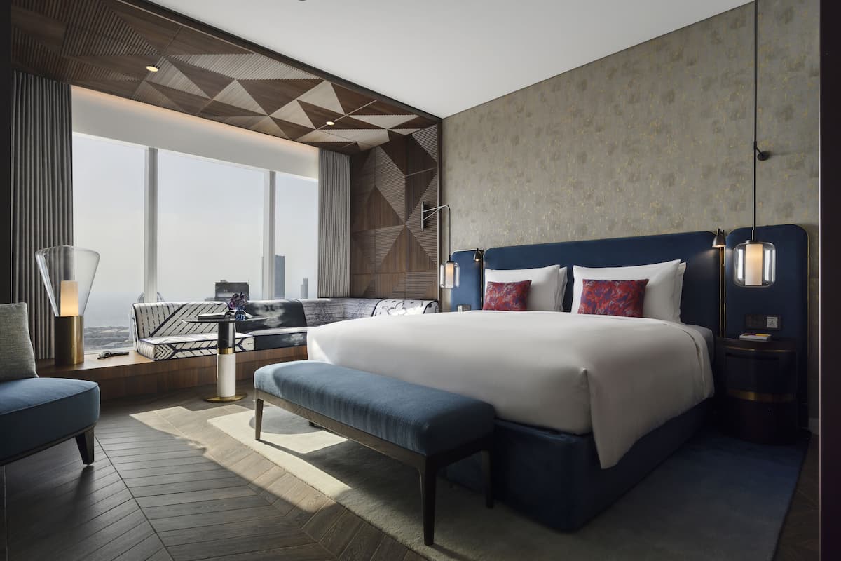 2 bedrooms, premium bedding, minibar, in-room safe