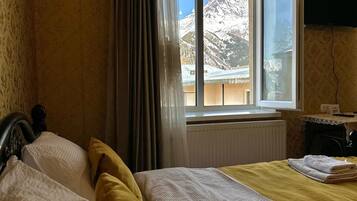 Artículos de tocador gratuitos, pantuflas, toallas