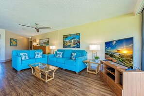 Condo, 2 Bedrooms | Living area