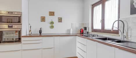 Familienhaus, 2 Schlafzimmer, 2 Bäder (Pool House Kristina near Poreč) | Eigene Küche | Kühlschrank, Mikrowelle, Ofen, Herdplatte