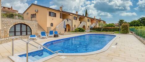 Außenpool (je nach Saison geöffnet)